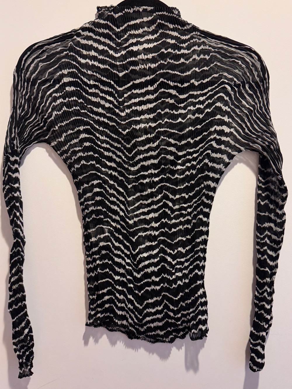 ISSEY MIYAKE FÊTE Sheer Wavy Zebra Pleated Long Sleeve Mock Neck Top